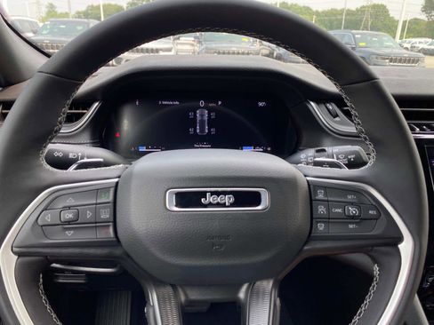 New 2025 Jeep Grand Cherokee Altitude image 13