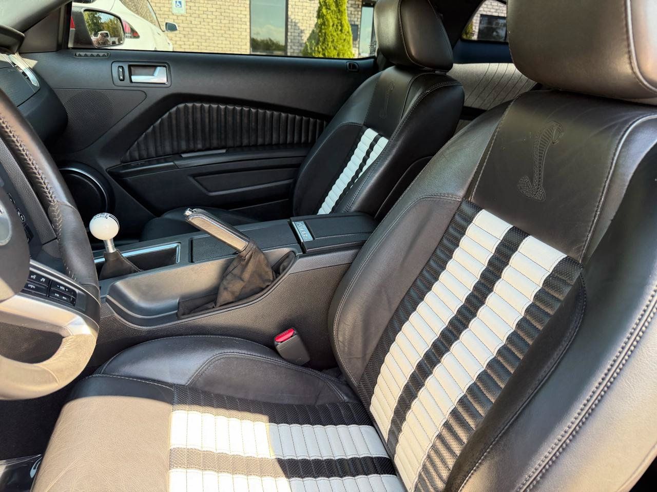 Used 2010 Ford Mustang Shelby GT500 RWD image 12