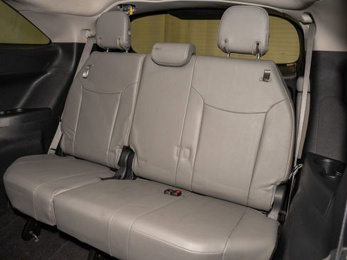 Used 2025 Toyota Sienna XLE image 10