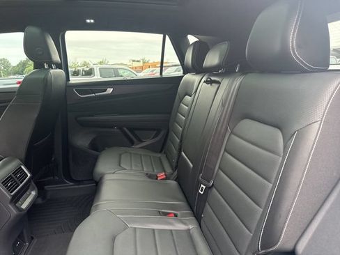 Used 2024 Volkswagen Atlas Cross Sport SEL R-Line AWD/4WD image 21