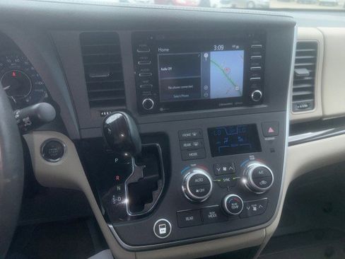 Used 2020 Toyota Sienna XLE w/ XLE Navigation Package image 20