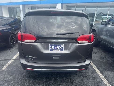 Used 2018 Chrysler Pacifica Touring Plus w/ Tire & Wheel Group FWD image 5
