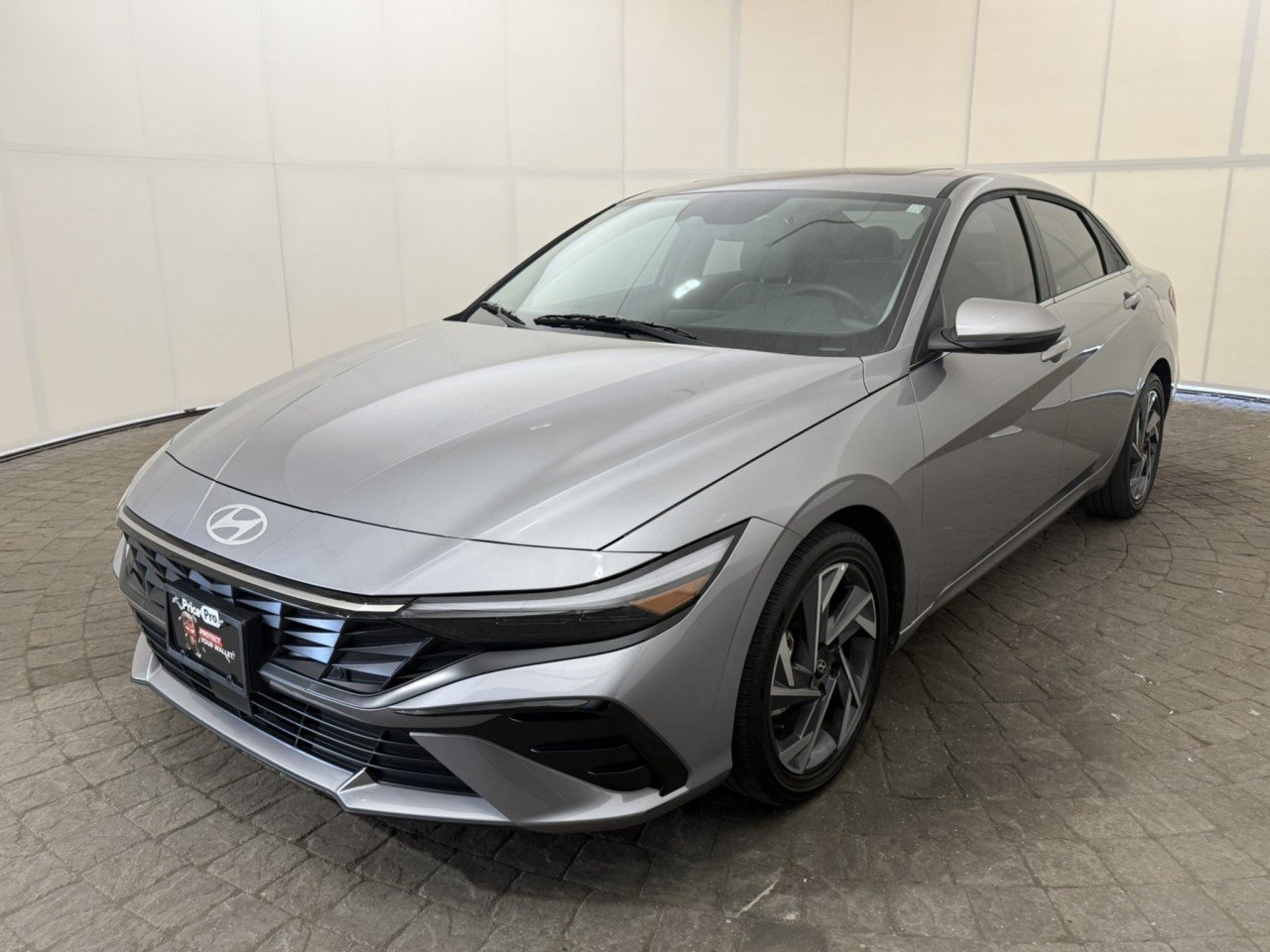 Used 2025 Hyundai Elantra Limited FWD image 3