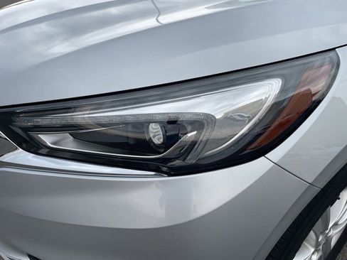 Used 2020 Buick Enclave Essence image 9