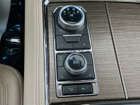 Used 2023 Ford Expedition Limited image 16