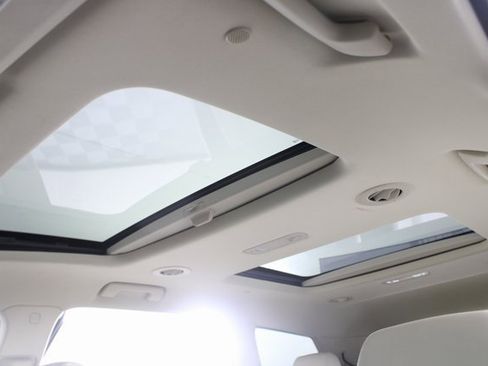 Used 2022 Buick Enclave Essence w/ Experience Buick Package image 11