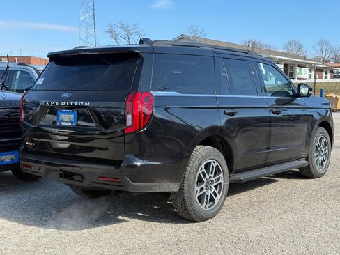 New 2026 Ford Expedition Active image 3
