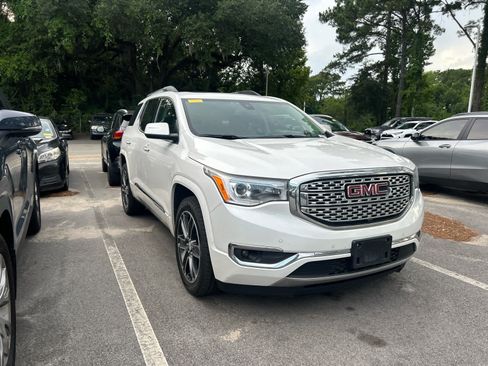 Used 2018 GMC Acadia Denali w/ Technology Package AWD/4WD image 5