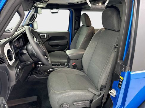 Used 2025 Jeep Wrangler Willys image 13