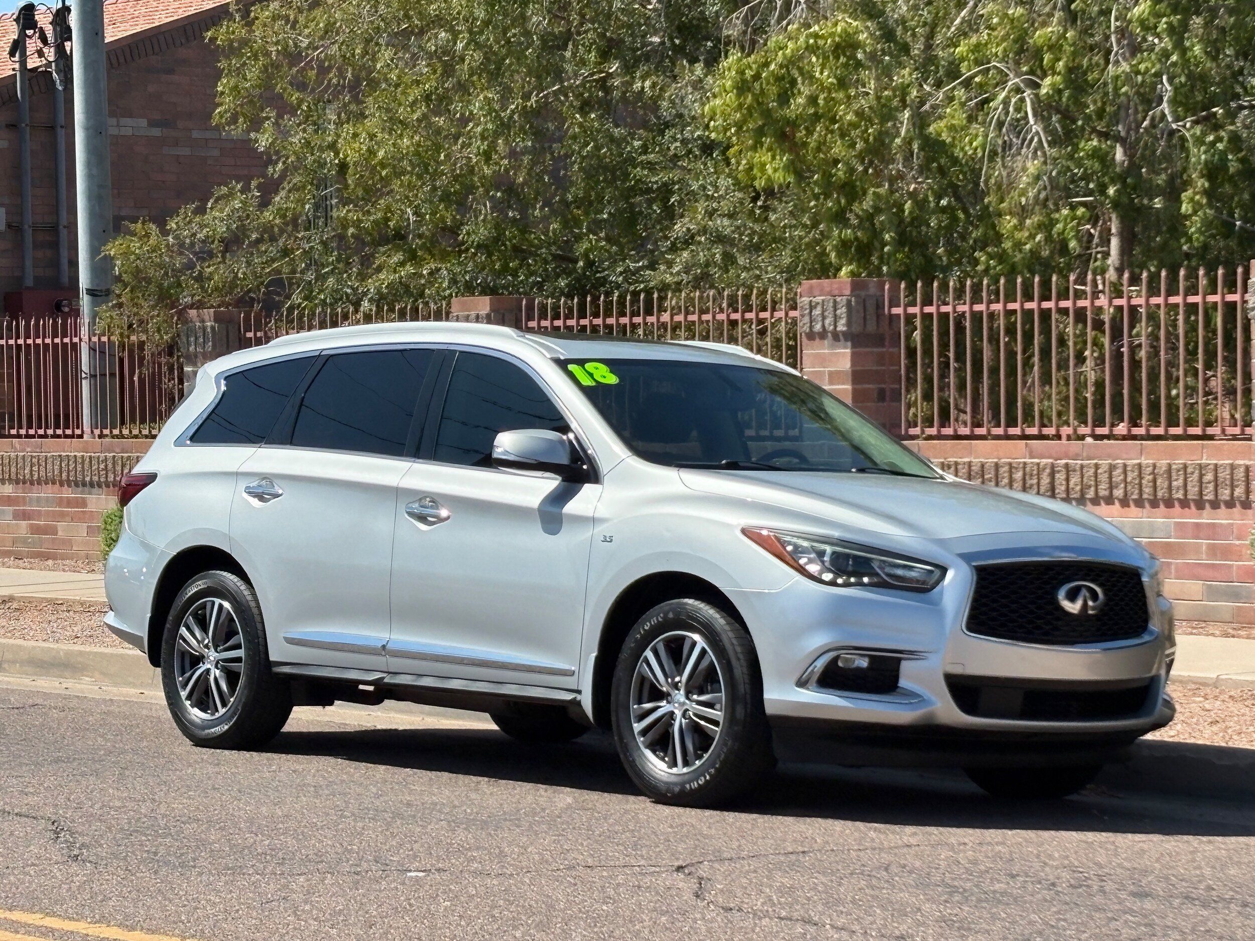 Used 2018 INFINITI QX60 FWD w/ Premium Package image 8