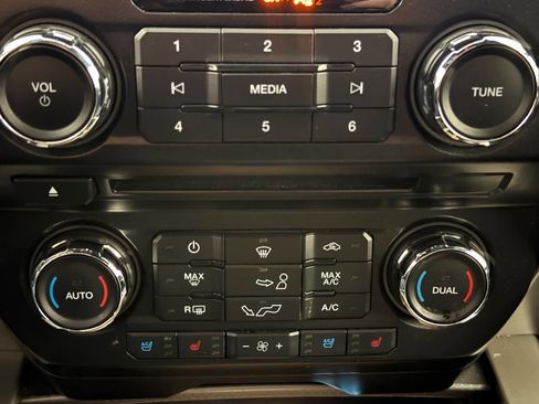 Used 2016 Ford F150 Lariat image 43