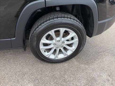 Used 2021 Jeep Cherokee Latitude image 25