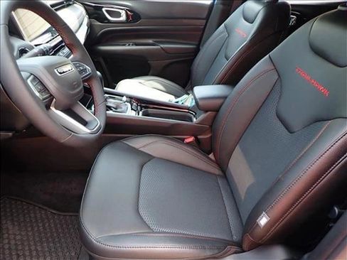 New 2025 Jeep Compass Trailhawk image 9