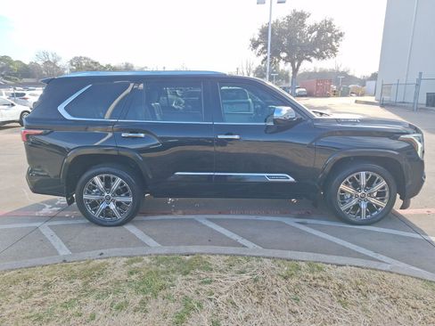 Used 2023 Toyota Sequoia Capstone image 7