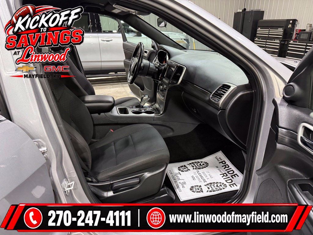 Used 2021 Jeep Grand Cherokee Laredo AWD/4WD image 26