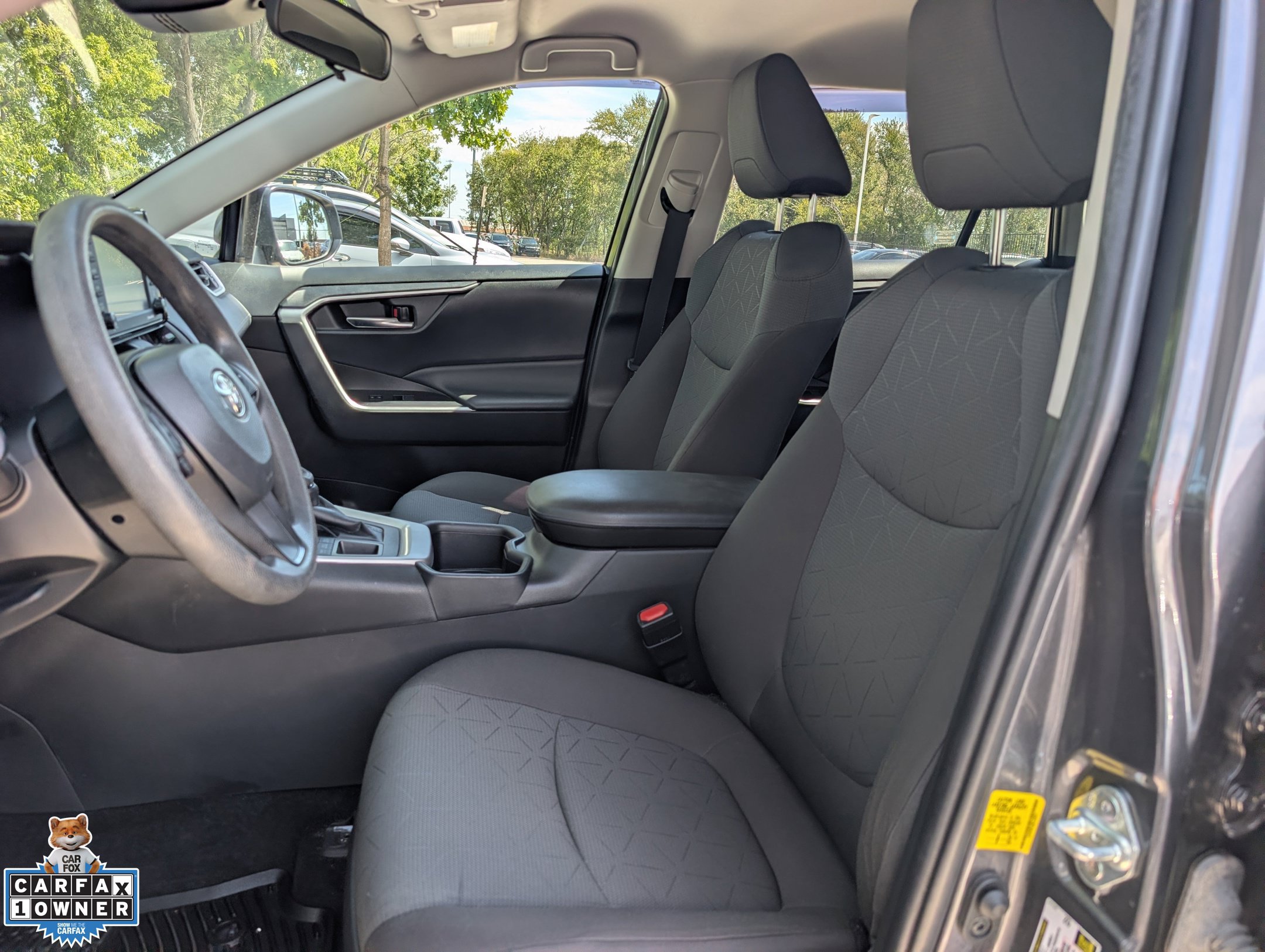 Used 2022 Toyota RAV4 XLE AWD/4WD image 32