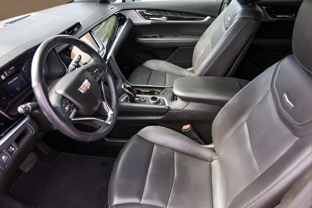 Certified 2025 Cadillac XT6 Premium Luxury FWD image 9