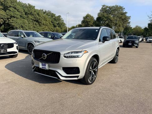 Used 2023 Volvo XC90 T8 Plus image 2