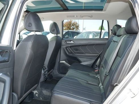 Certified 2022 Volkswagen Tiguan SE w/ Panoramic Sunroof Package AWD/4WD image 16