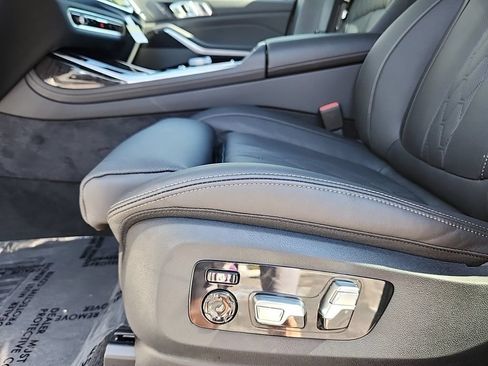 Certified 2025 BMW X7 M60i AWD/4WD image 11