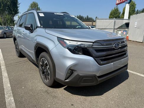 Used 2025 Subaru Forester Premium AWD/4WD image 4