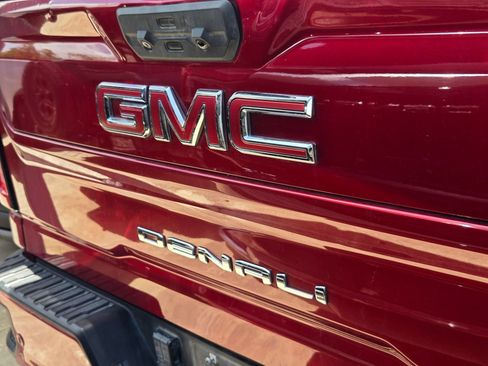 Used 2020 GMC Sierra 2500 Denali w/ Denali Ultimate Package AWD/4WD image 9