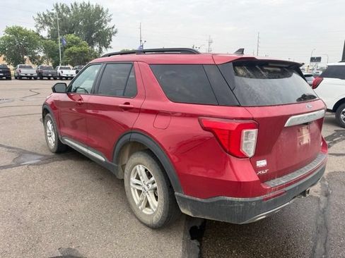 Used 2022 Ford Explorer XLT w/ Equipment Group 202A AWD/4WD image 8