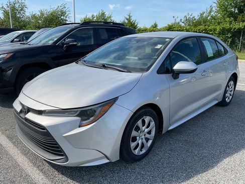 Used 2024 Toyota Corolla LE FWD image 4