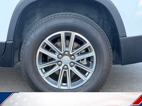Used 2023 Chevrolet Traverse LT FWD image 7