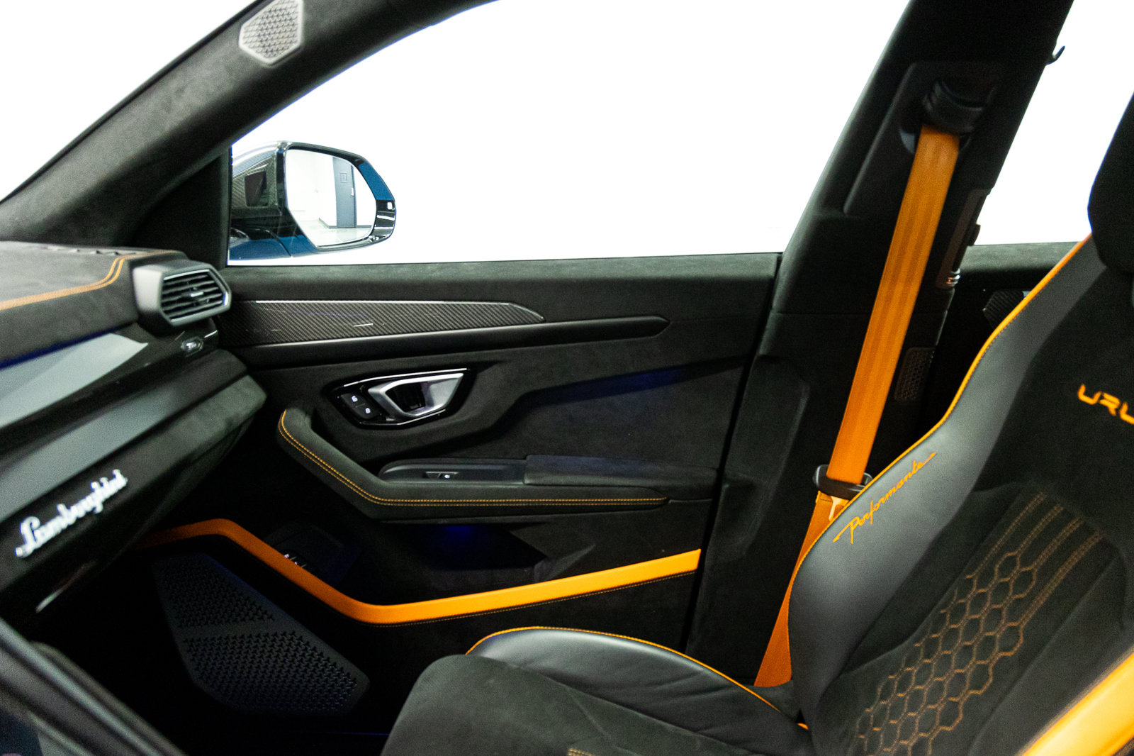 Used 2024 Lamborghini Urus Performante AWD/4WD image 54