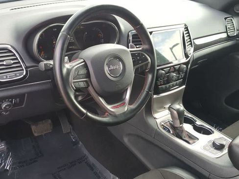 Used 2020 Jeep Grand Cherokee Trailhawk AWD/4WD image 2