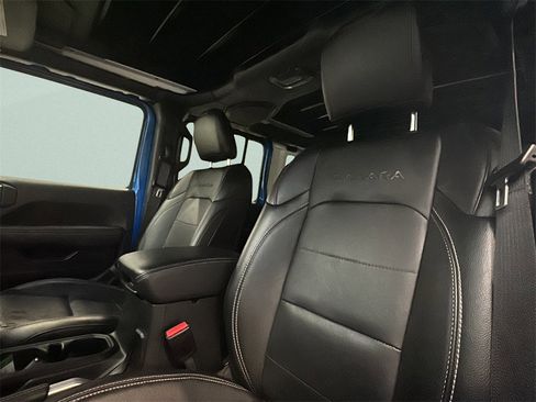 Used 2022 Jeep Wrangler Unlimited Sahara w/ Cold Weather Group image 9