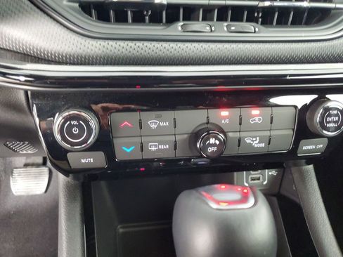 Used 2025 Jeep Compass Latitude w/ Altitude Special Edition image 20