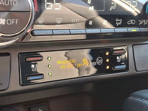 Used 2021 Toyota RAV4 Limited image 19