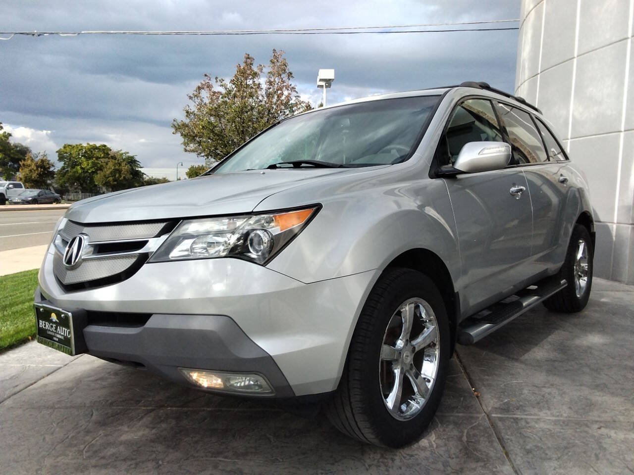 Used 2009 Acura MDX w/ Technology Package AWD/4WD image 3