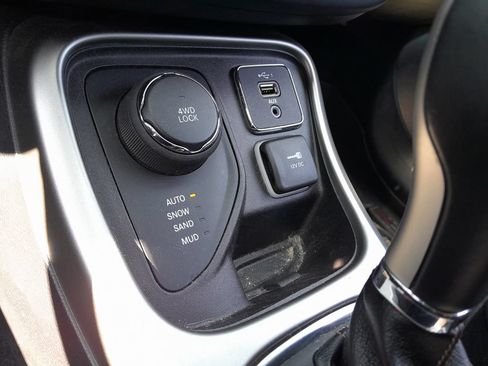 Used 2019 Jeep Compass Latitude w/ Popular Equipment Group AWD/4WD image 25