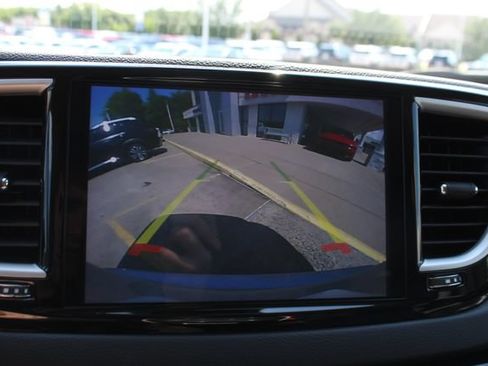 Used 2024 Chrysler Pacifica Touring-L FWD image 20