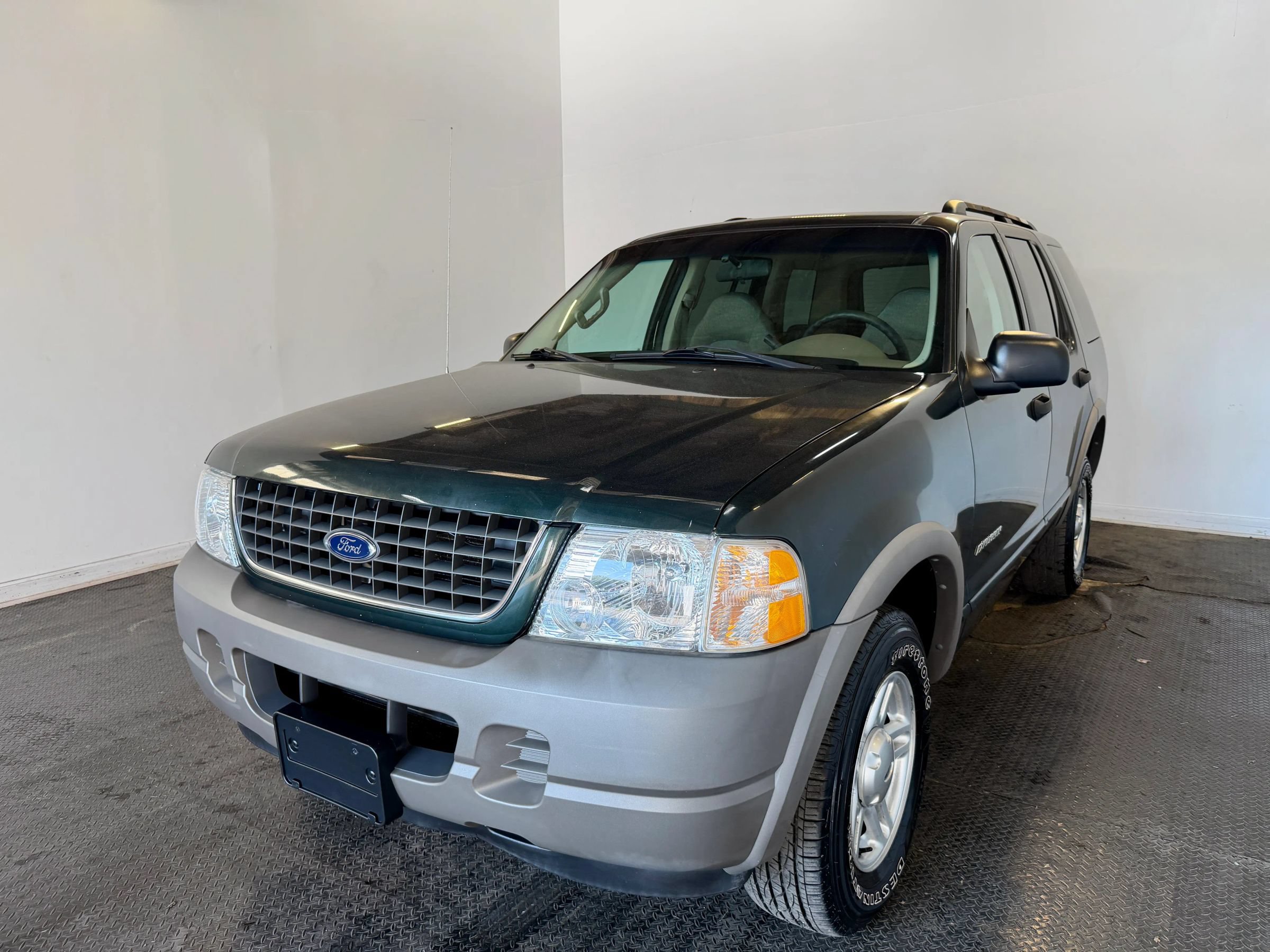 Used 2002 Ford Explorer XLS RWD image 2