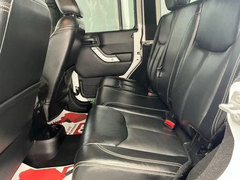 Used 2016 Jeep Wrangler Unlimited Rubicon AWD/4WD image 6