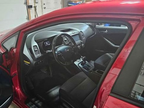 Used 2018 Kia Forte S w/ S Technology Plus Package FWD image 3