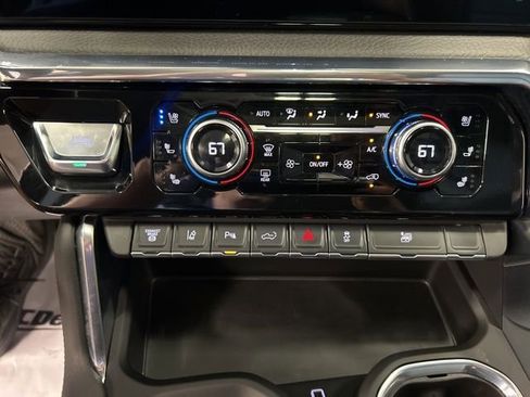 Used 2025 GMC Sierra 3500 Denali w/ Denali Reserve Package image 27