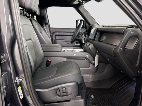 Certified 2025 Land Rover Defender 110 V8 image 23