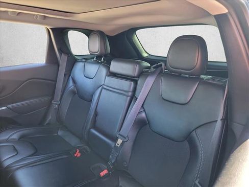 Used 2019 Jeep Cherokee Latitude Plus w/ Comfort/Convenience Group image 14