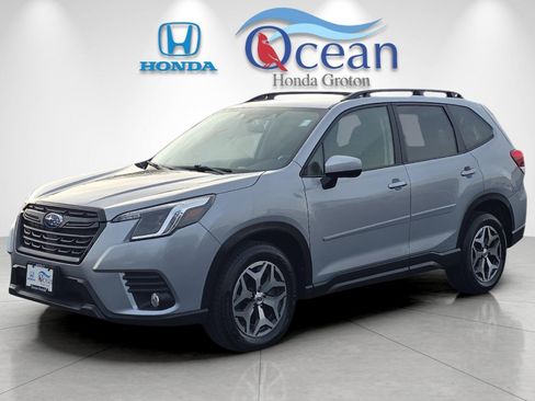 Used 2022 Subaru Forester Premium image 8