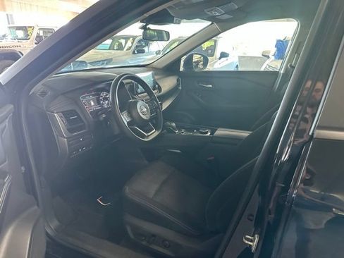 Used 2024 Nissan Rogue SV AWD/4WD image 2