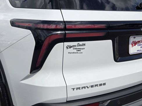 Used 2026 Chevrolet Traverse LT FWD image 9