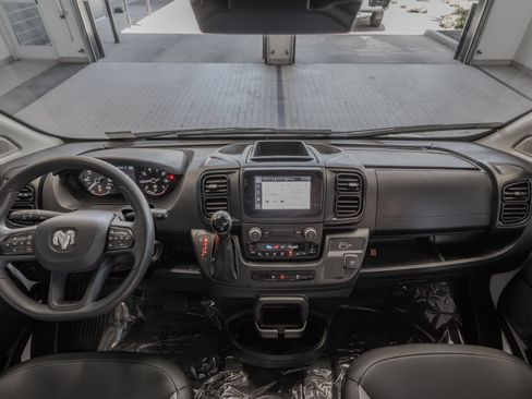 Used 2025 RAM ProMaster 2500 w/ Convenience Group FWD image 8
