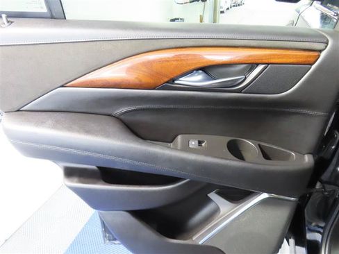 Used 2016 Cadillac Escalade Luxury RWD image 33