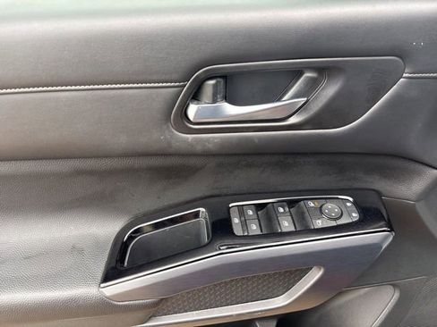 Used 2023 Nissan Pathfinder SL w/ SL Premium Package image 11