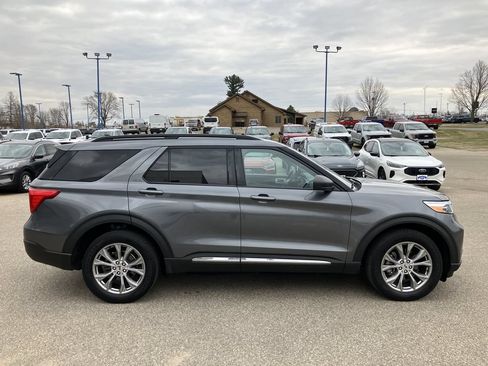 Used 2021 Ford Explorer XLT w/ Equipment Group 202A AWD/4WD image 5